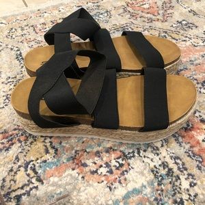 Soda platform sandals